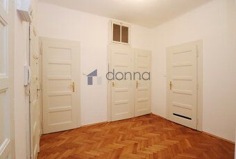 Nabízíme k pronájmu prostorný byt o dispozici 2+1, 77m2 + ba