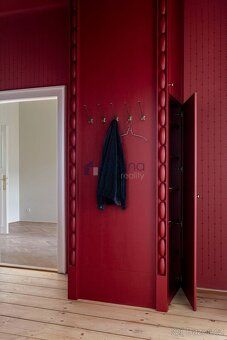 Nabízíme k pronájmu prostorný byt 3+1, o ploše 106m², ve 3. 