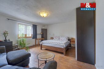 Nabízíme k prodeji prostorný rodinný dům o dispozici 4+kk a 