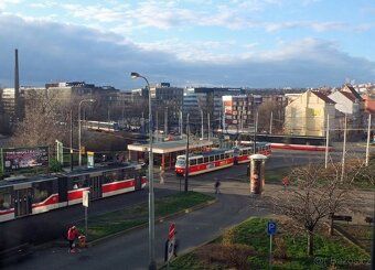 Nabízíme pronájem nezařízeného a tichého bytu 2+kk, 43m², ve