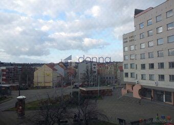 Nabízíme pronájem nezařízeného a tichého bytu 2+kk, 43m², ve
