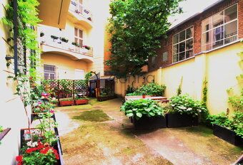 Nabízíme k pronájmu stylový byt 2+1/balkon, 80m2, ve 4. patř