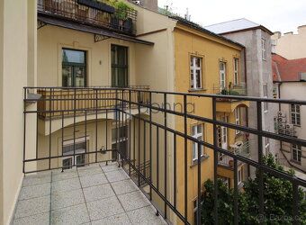 Nabízíme k pronájmu stylový byt 2+1/balkon, 80m2, ve 4. patř