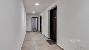Zprostředkujeme vám pronájem nadstandardního bytu 1+kk s bal