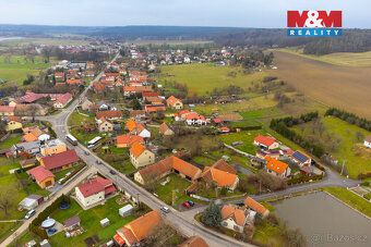 Na okraji malebné obce Dobříkov nabízíme pozemek se samostat