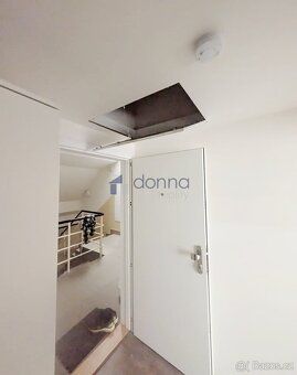 Nabízíme k pronájmu moderní podkrovní byt 1+kk, o ploše 25m2