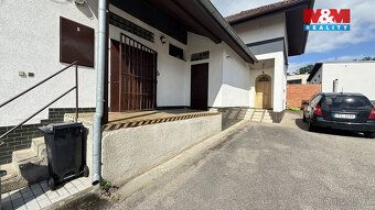Nabízíme Vám k pronájmu komerční objekt v klidné části obce 