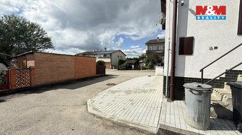 Nabízíme Vám k pronájmu komerční objekt v klidné části obce 