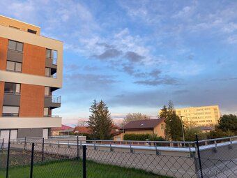 Nabízíme k pronájmu moderní byt 1+kk o velikosti 34 m² s vla