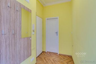 Zprostředkujeme k pronájmu útulný byt 1+1 v cihlovém domě na