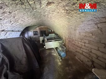 Nabízíme k prodeji ideální polovinu rodinného domu ve Studen