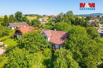 Nabízíme k prodeji ideální polovinu rodinného domu ve Studen