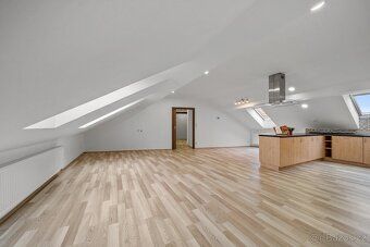 Prodej prostorné půdní nástavby 4+kk, 138 m² – Brno Husovice