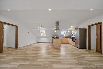 Prodej prostorné půdní nástavby 4+kk, 138 m² – Brno Husovice