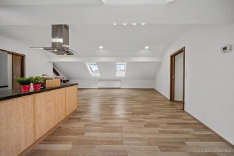 Prodej prostorné půdní nástavby 4+kk, 138 m² – Brno Husovice