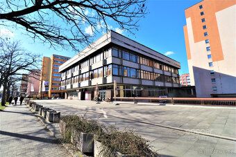Pronájem reprezentativní kanceláře 33,45 m2 v druhém patře a