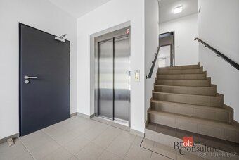Pronájem bytu 1kk 34m2Nabízíme k pronájmu krásný, moderně za