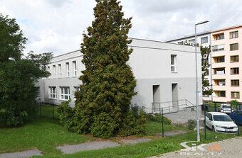 Přenechám pronájem kanceláře, či skladu v Lounech. Cena za p