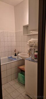 Nabízím k pronájmu zařízený byt 1+1 ve 2. podlaží bytového d