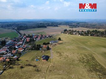 Nabízíme k prodeji pozemek k bydlení 801 m² v klidné části o