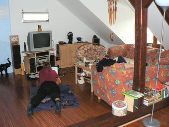 PRONÁJEM BYTU 63m2 NÁCHOD 🏡 Podkrovní byt v rodinném domě 63