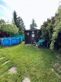 Nabízíme k prodeji zahradu s chatou o výměře 220 m² v klidné
