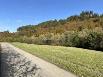 K prodeji nabízíme rozlehlý pozemek o výměře 4 762 m2 v klid