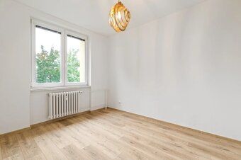 (bez realitní kanceláře)
Nabízím k prodeji byt o dispozici 2