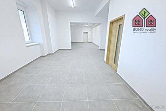 Nabízíme k dlouhodobému pronájmu moderní obchodní prostory v