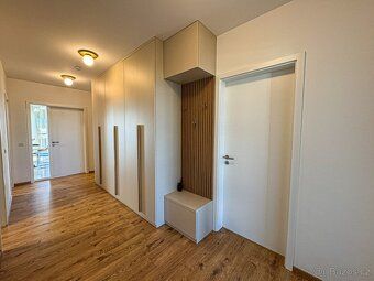 Pronájem luxusního bytu 3+kk o velikosti 110 m2 s 2 prostorn