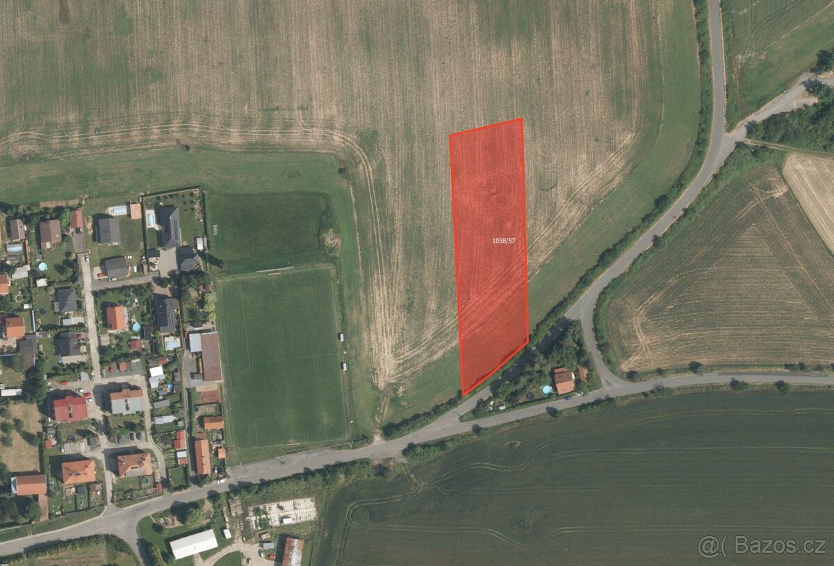 V zastoupení vlastníka prodávám pozemek v těsně blízkosti zá