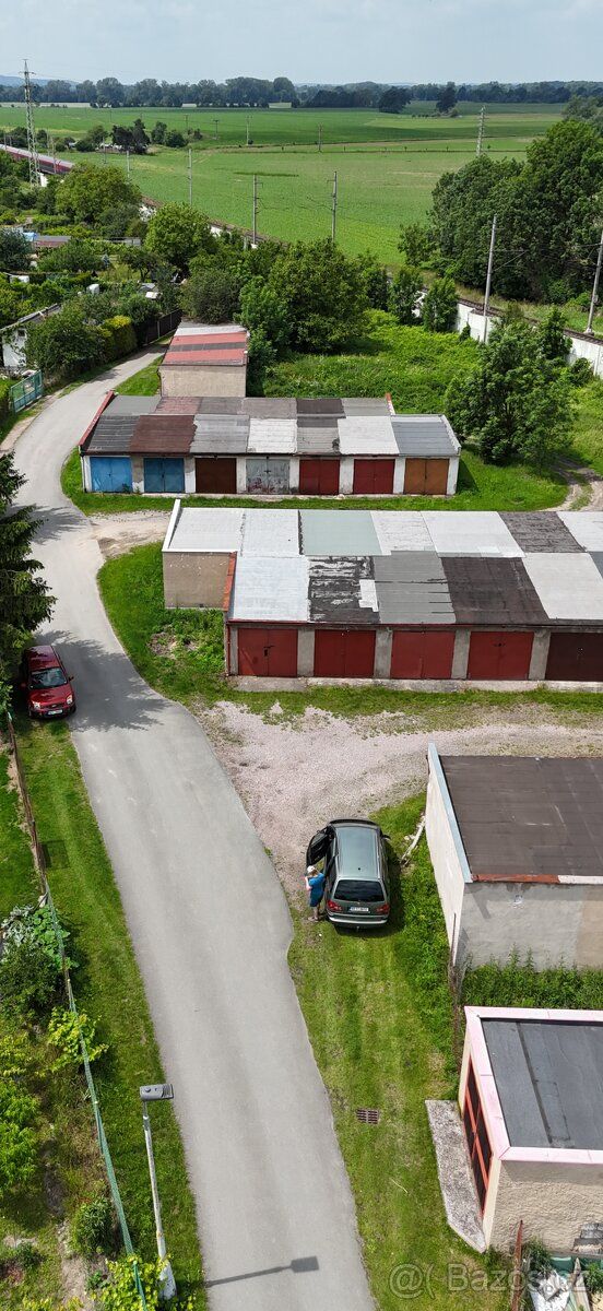 Nabízím k pronájmu garáž v Přelouči. Garáž je vhodná pro par