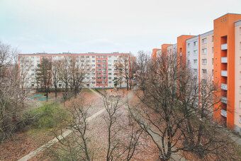 K dlouhodobému podnájmu nabízíme částečně vybavený byt o dis