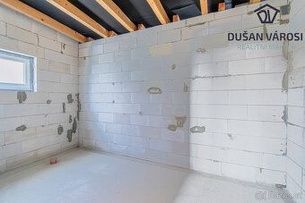 Hrubá stavba jednopodlažního rodinného domu 4+KK s možností 