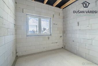 Hrubá stavba jednopodlažního rodinného domu 4+KK s možností 