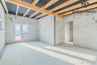 Hrubá stavba jednopodlažního rodinného domu 4+KK s možností 