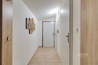 Zprostředkujeme vám pronájem velmi světlého a prostorného by