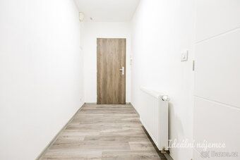 K dlouhodobému podnájmu nabízíme moderní, klimatizovaný byt 