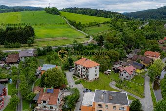 Bydlení jako v domě. Zahrada, garáž a soukromí, které u bytu