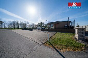 Prodej komerčních pozemků 1709 m² v klidné části obce Dlouhá
