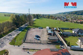 Prodej komerčních pozemků 1709 m² v klidné části obce Dlouhá
