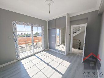 Nabízíme k prodeji dvě moderní novostavby typu „twin villa“ 