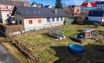 Prodej pozemku k bydlení 800 m² v centru obce Stráž nad Niso