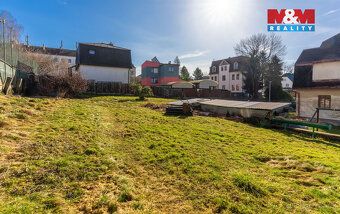 Prodej pozemku k bydlení 800 m² v centru obce Stráž nad Niso