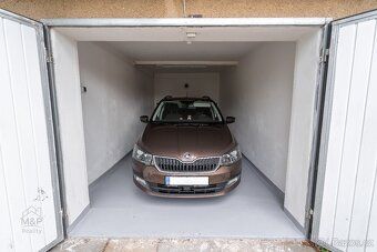 Nabízíme k prodeji zděnou řadovou garáž o výměře 21 m² v atr