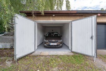 Nabízíme k prodeji zděnou řadovou garáž o výměře 21 m² v atr
