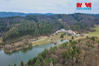 Nabízíme k prodeji byt 2+kk ve Všemině ve 3. patře. Apartmán