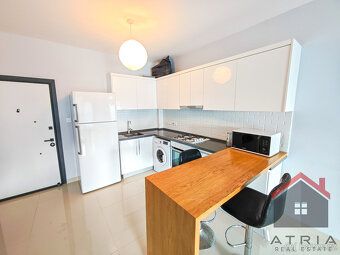 Zařízený apartmán se dvěma ložnicemi a terasou – Caesar Reso