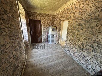 Nabízíme Vám k podeji obrovský byt o velikosti 2+1, 98 m2, v