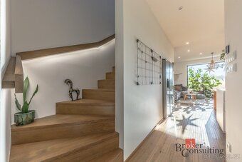 Moderní dům 5kk, 140 m2, pozemek 1.005 m2, v harmonii s přír